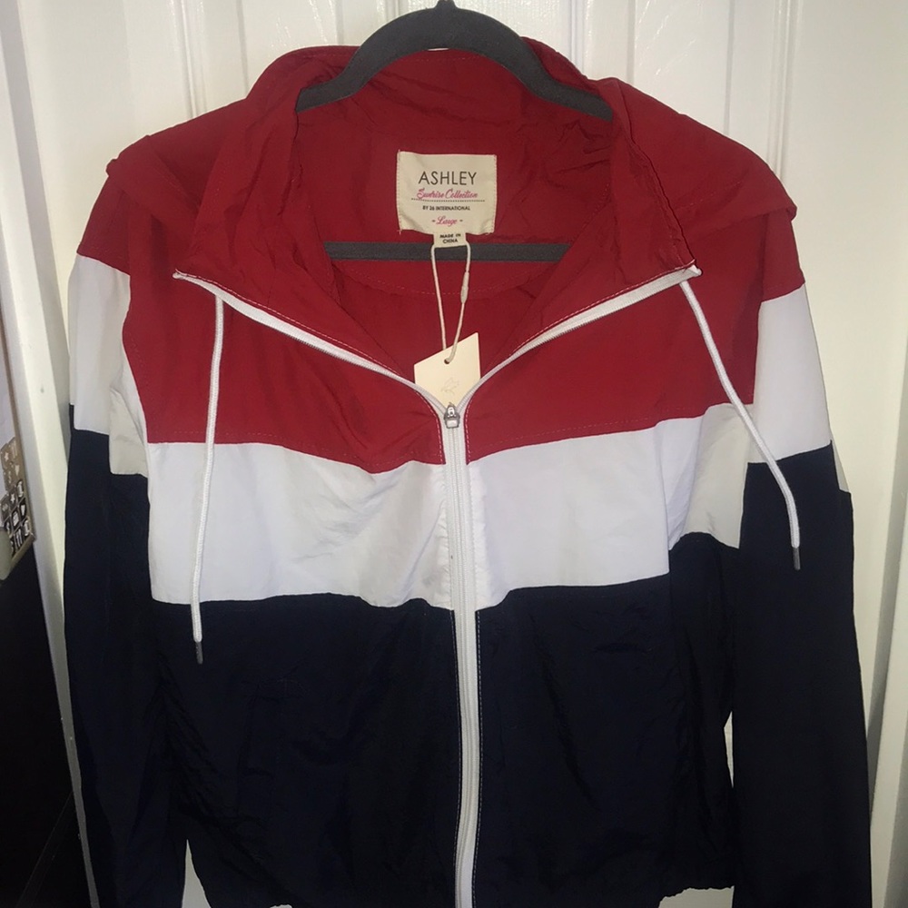 Thick windbreaker with hood